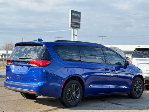 Used 2020 Chrysler Pacifica Touring-L w/ Advanced Safetytec Group image 39
