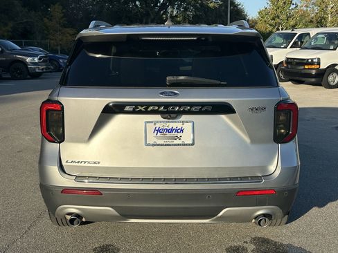 Used 2022 Ford Explorer Limited image 9