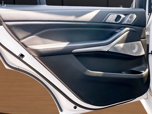 Used 2021 BMW ALPINA XB7 image 27