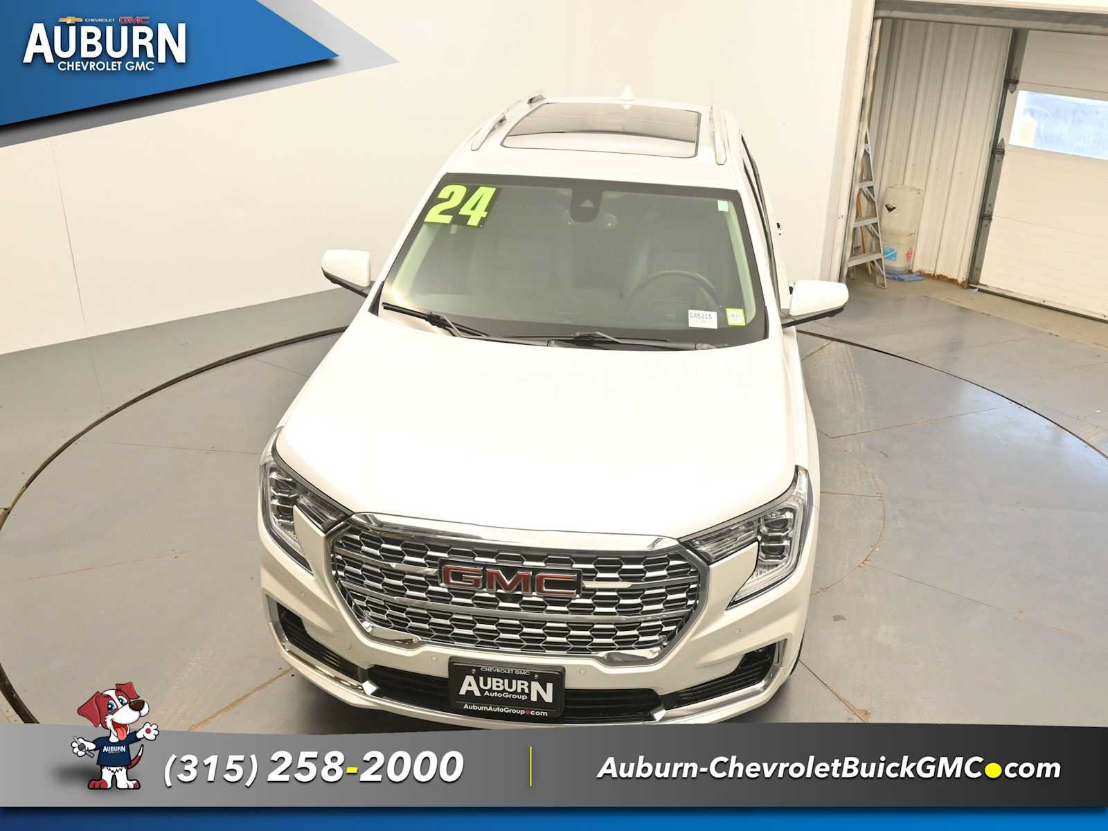 Used 2024 GMC Terrain Denali w/ Denali Premium Package AWD/4WD image 29
