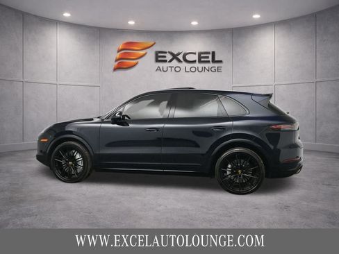 Used 2021 Porsche Cayenne Turbo w/ Premium Package Plus AWD/4WD image 3