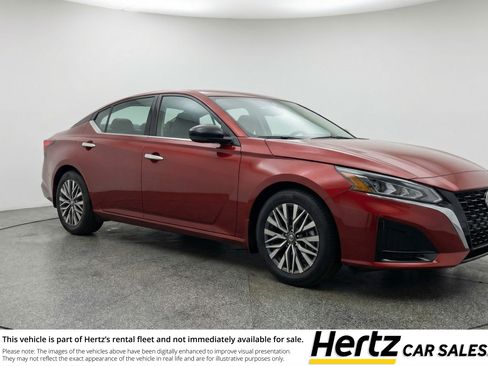 Used 2025 Nissan Altima 2.5 SV image 1