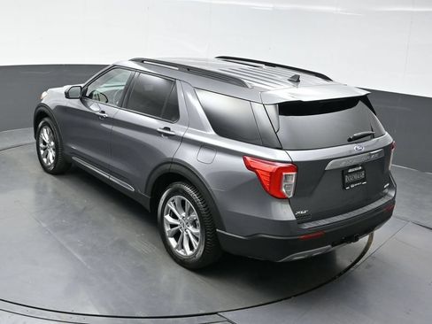 Used 2022 Ford Explorer XLT w/ Equipment Group 202A AWD/4WD image 31