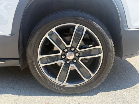 Used 2021 GMC Acadia SLT w/ Preferred Package FWD image 16