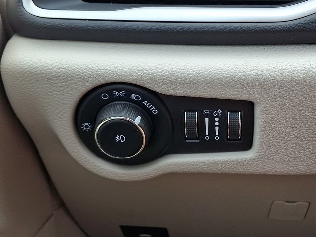 Certified 2023 Chrysler Pacifica Touring-L FWD image 29