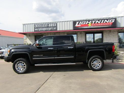 Used 2015 GMC Sierra 2500 Denali w/ Duramax Plus Package AWD/4WD image 2
