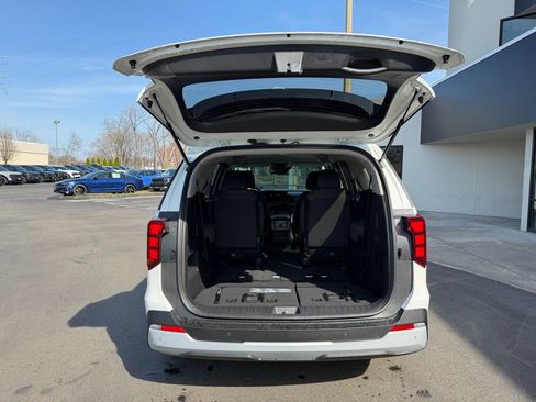 New 2026 Kia Carnival LX FWD image 16