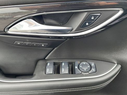 Used 2023 Buick Envision Essence FWD image 12