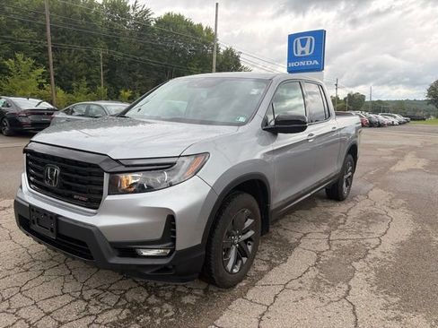 Used 2023 Honda Ridgeline Sport image 2