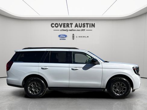 Used 2025 Ford Expedition Active image 6