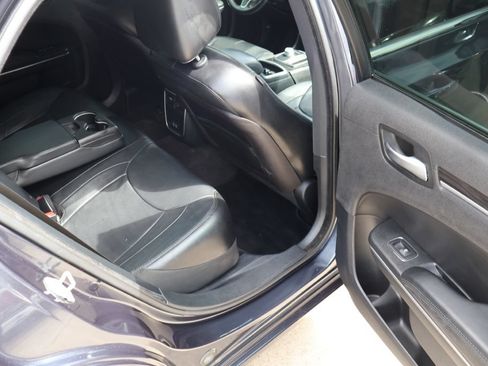 Used 2016 Chrysler 300 Limited RWD image 25
