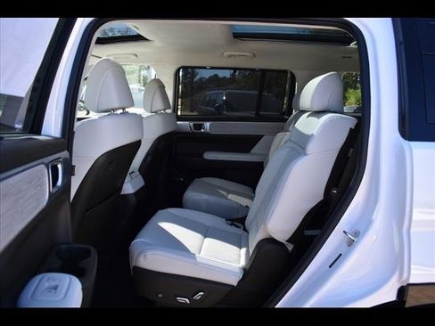 Certified 2025 Hyundai Santa Fe Calligraphy image 17