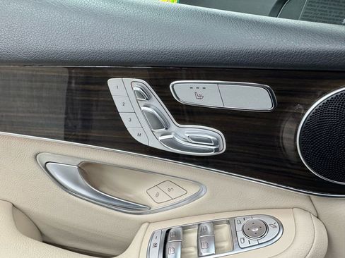 Used 2021 Mercedes-Benz GLC 300 4MATIC image 22