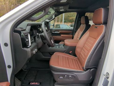 New 2026 GMC Sierra 3500 Denali Ultimate w/ LPO, Black Badging Package image 23