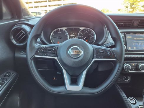 Used 2019 Nissan Kicks S image 12