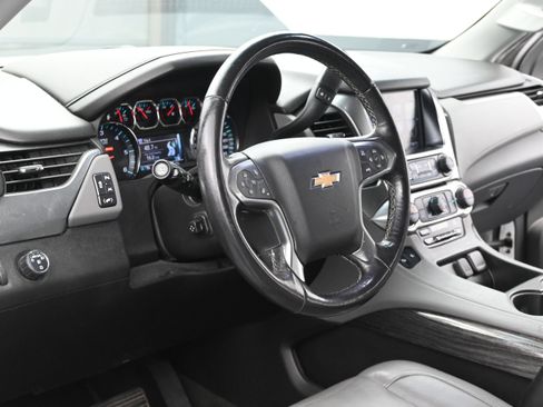 Used 2018 Chevrolet Suburban LT RWD image 12