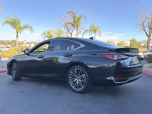 Used 2024 Lexus ES 300h w/ Premium Package FWD image 17