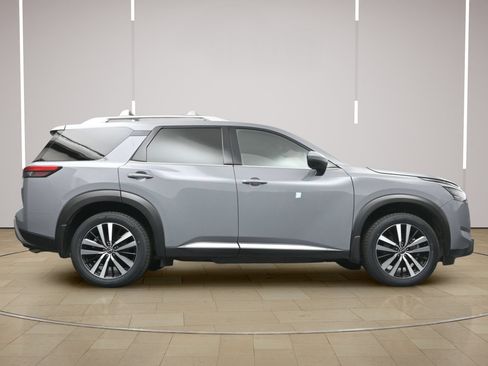 Certified 2025 Nissan Pathfinder Platinum w/ Cargo Package FWD image 28