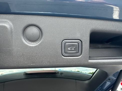 Used 2024 Chevrolet Equinox LT FWD image 20