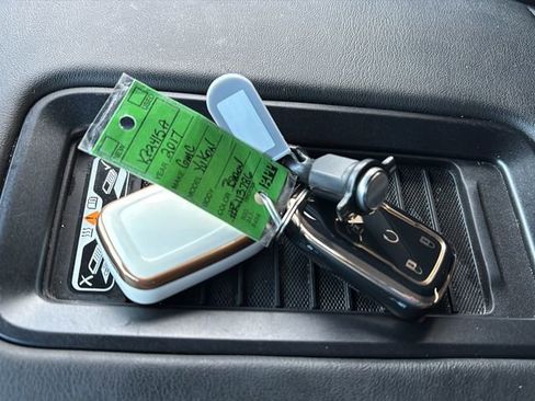 Used 2017 GMC Yukon SLT image 37