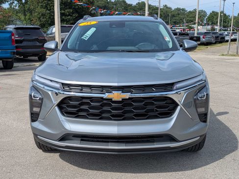 Used 2025 Chevrolet Trax LT w/ Driver Confidence Package FWD image 9
