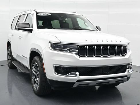 Used 2024 Jeep Wagoneer Series II RWD image 9
