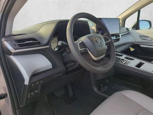 Certified 2026 Toyota Sienna XLE FWD image 11
