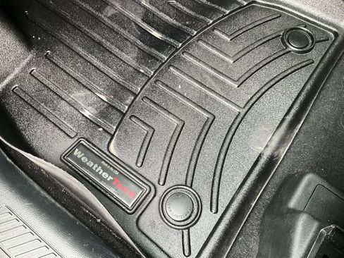 Used 2020 Ford Explorer XLT w/ Equipment Group 202A image 14