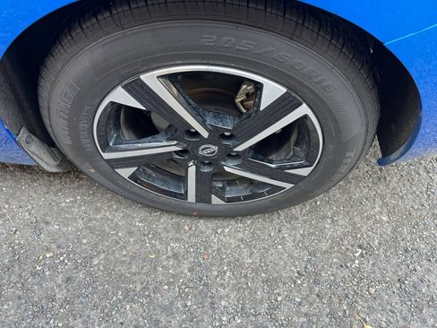 Used 2025 Nissan Sentra SV FWD image 29