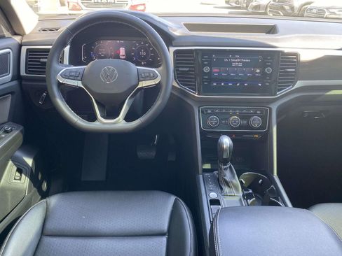 Used 2023 Volkswagen Atlas SE w/ Panoramic Sunroof Package FWD image 13