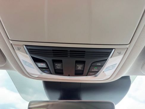 Used 2025 Acura RDX SH-AWD w/ Technology Package image 21