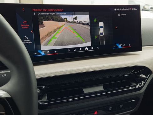 Used 2025 BMW i4 eDrive40 image 17