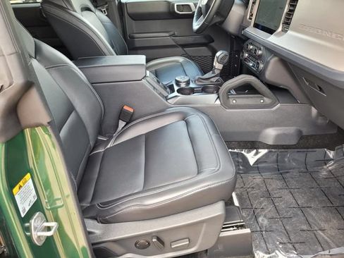 Used 2025 Ford Bronco Outer Banks w/ Sasquatch Package AWD/4WD image 9