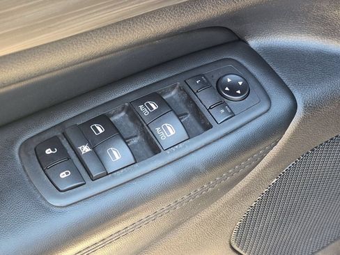 Used 2019 Jeep Grand Cherokee Laredo w/ Laredo X Package RWD image 11