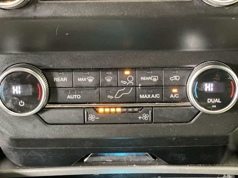 Used 2019 Ford Expedition XLT w/ Equipment Group 201A AWD/4WD image 20