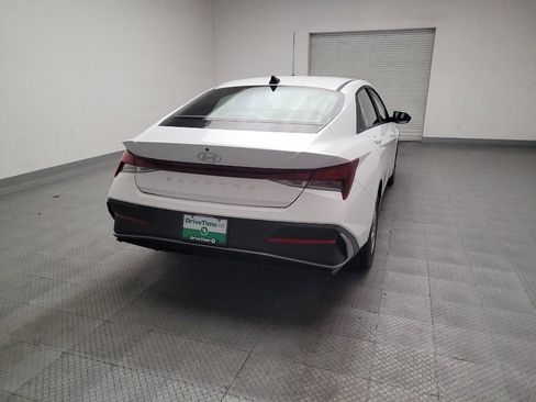 Used 2024 Hyundai Elantra SE FWD image 7