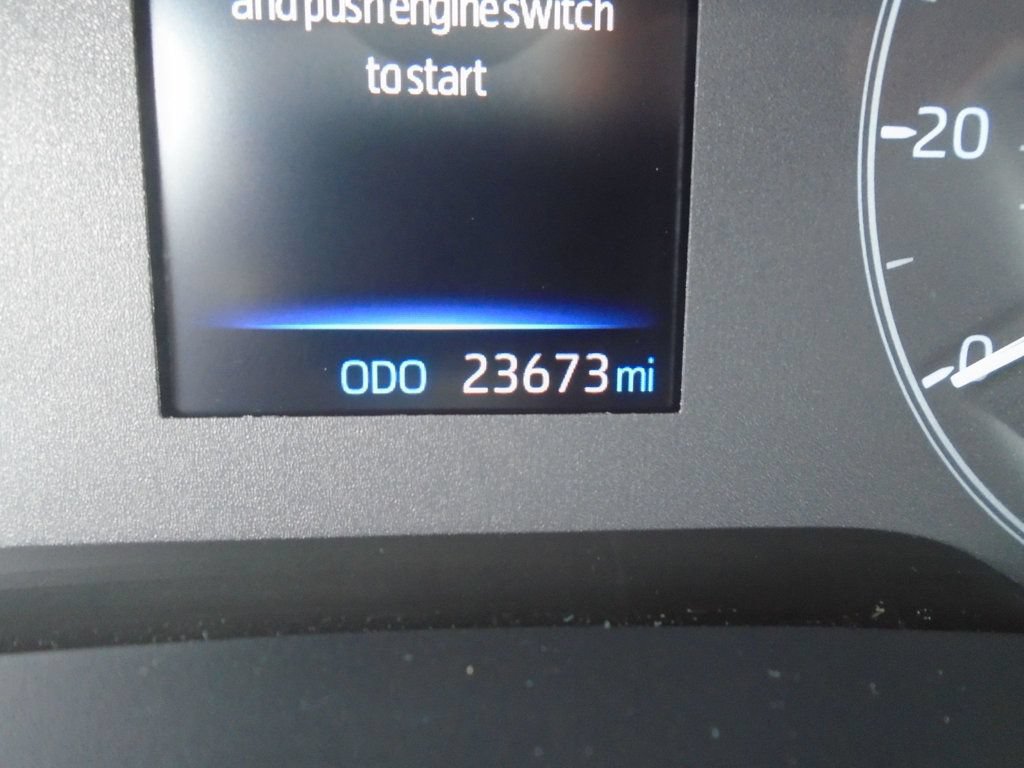 Used 2024 Toyota Corolla SE w/ SE Convenience Package FWD image 33