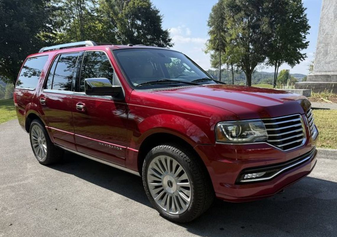 Used 2015 Lincoln Navigator 4WD w/ Equipment Group 101A Reserve image 3