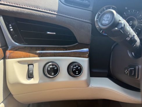 Used 2016 Cadillac Escalade Luxury AWD/4WD image 39