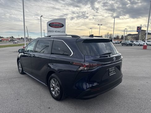 Certified 2024 Toyota Sienna XLE image 5