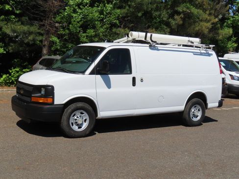 Used 2013 Chevrolet Express 2500 RWD image 2