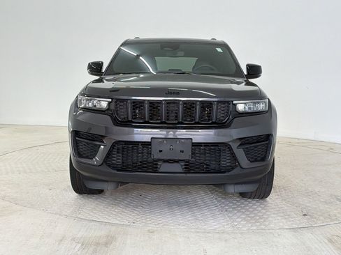 Used 2023 Jeep Grand Cherokee Altitude AWD/4WD image 6