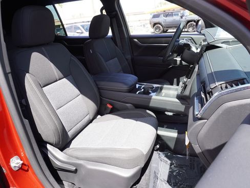 New 2025 GMC Acadia Elevation image 12