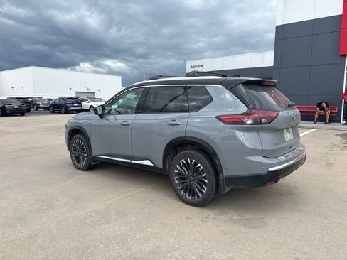 Used 2025 Nissan Rogue Platinum w/ Platinum Premium Package AWD/4WD image 4