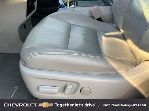Used 2018 Toyota Sienna XLE w/ XLE Navigation Package FWD image 26