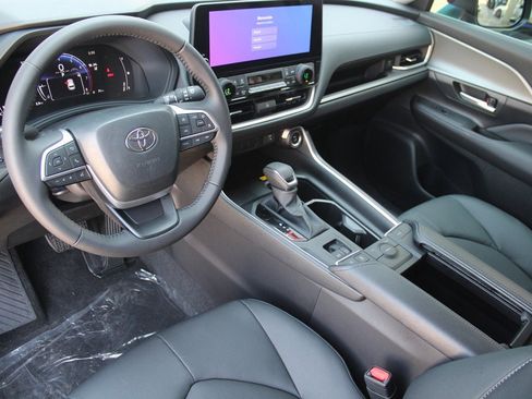 Used 2026 Toyota Grand Highlander AWD Hybrid image 24