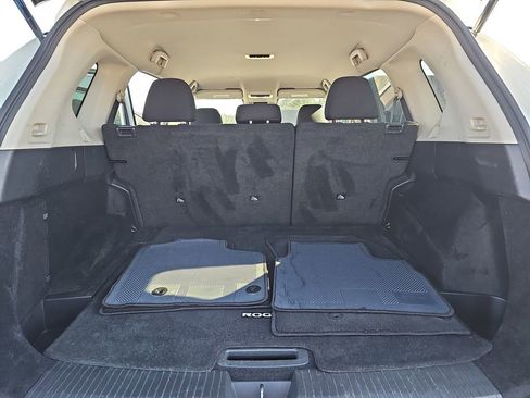 Used 2023 Nissan Rogue S image 18