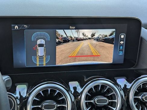 Used 2025 Mercedes-Benz GLA 250 image 35