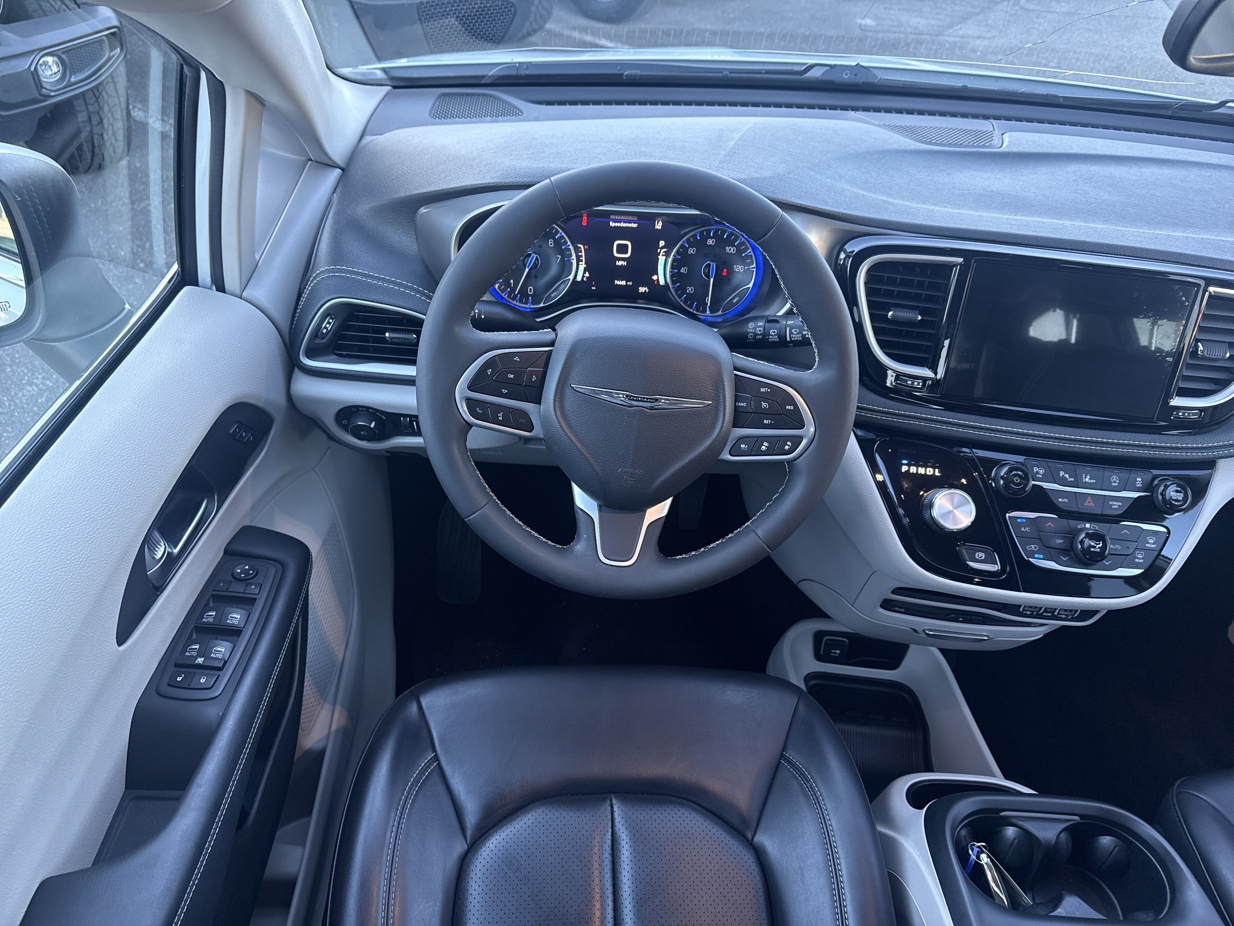 Used 2023 Chrysler Pacifica Touring-L w/ Uconnect Theater Family Group AWD/4WD image 24