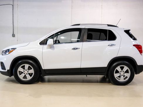 Used 2020 Chevrolet Trax LT w/ LT Convenience Package image 11